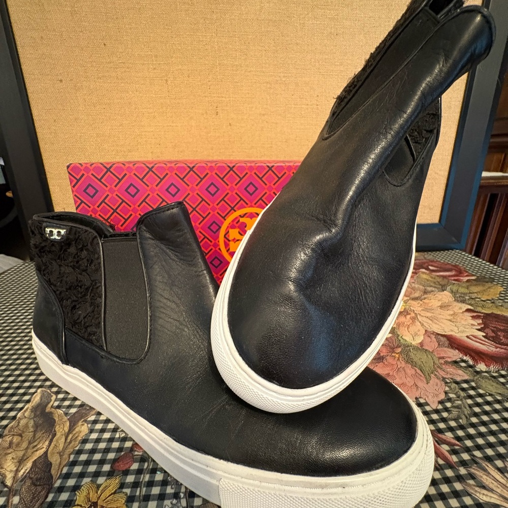Tory Burch Black Ankle Booties, like Tennis shoes feel- Buttery soft! 9.5 Womens